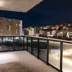 Moderne Leilighet Ved Sjokanten